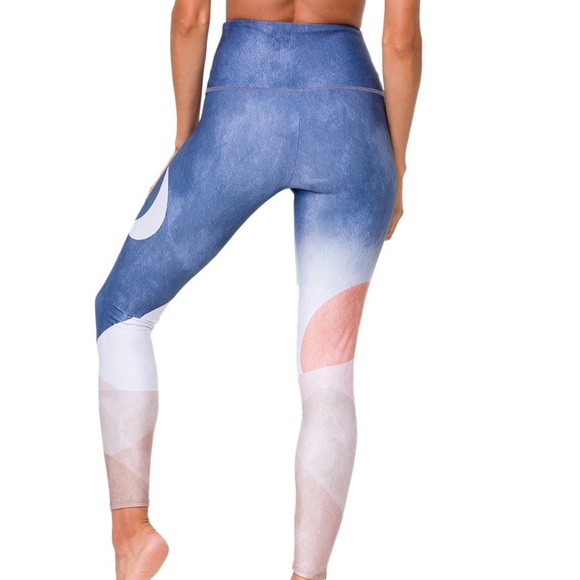 Onzie Graphic High Waisted Basic Midi Leggings - Size S/M (2-6) - Picture 3 of 8